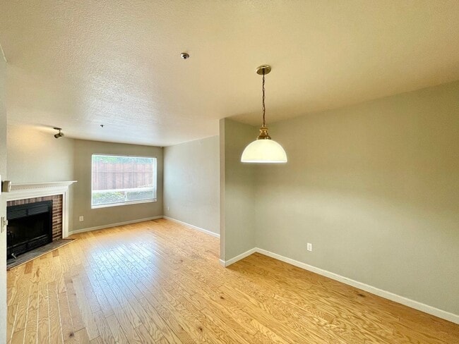 Photo - Great Condo for rent Unit #F101
