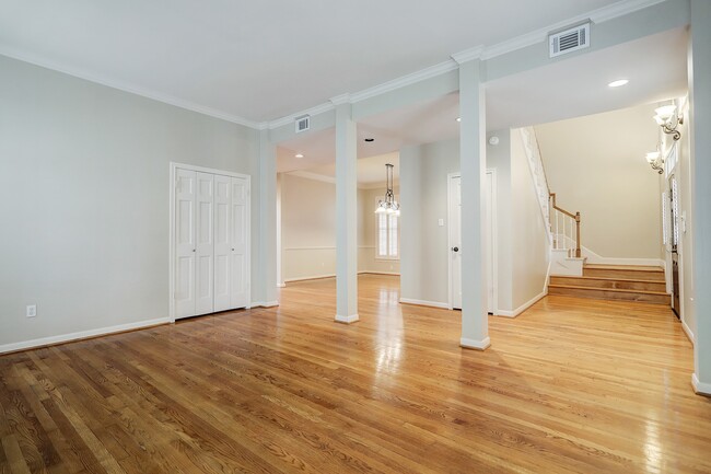 Photo - 6639 Rutgers Ave Casa