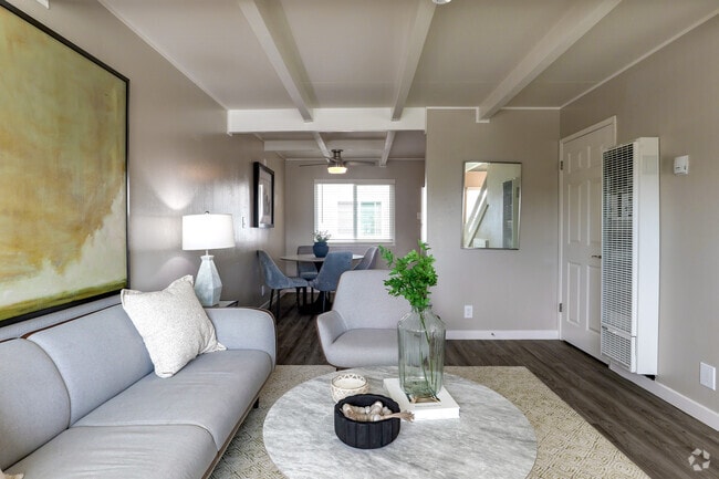2BR, 1BA - 835SF - Living Room