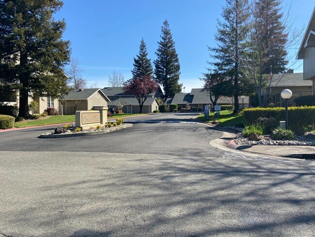 Building Photo - Two Bedroom 2.5 Bathroom Condo in Citrus H...