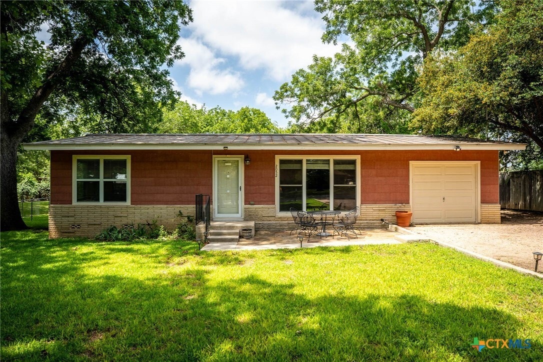 Photo - 2052 Gruene Rd