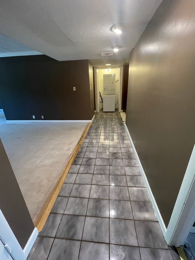 Hallway - 493 Canberra Dr Unit 493