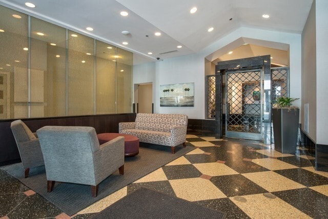 Photo - Highly Desirable Gold Coast 1b1b Apartment