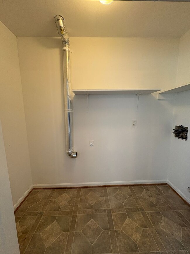 Photo - Gorgeous 3 bed townhouse near Kroger on Timberlake Road!