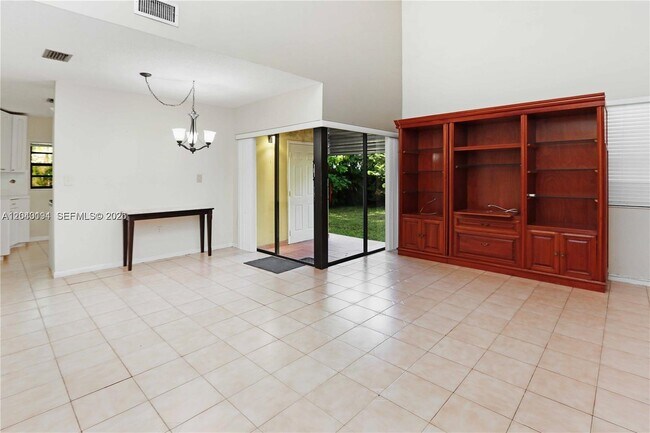 Photo - 2500 SW 113th Ct