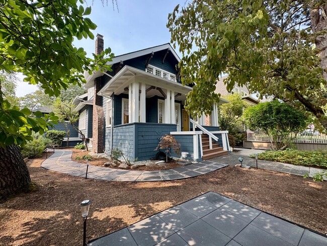 Building Photo - Mount Baker Home