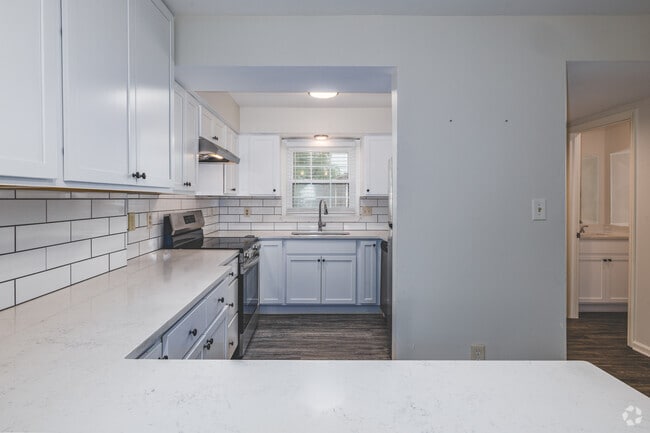 Building Photo - 155-189 S Eagle Creek Dr
