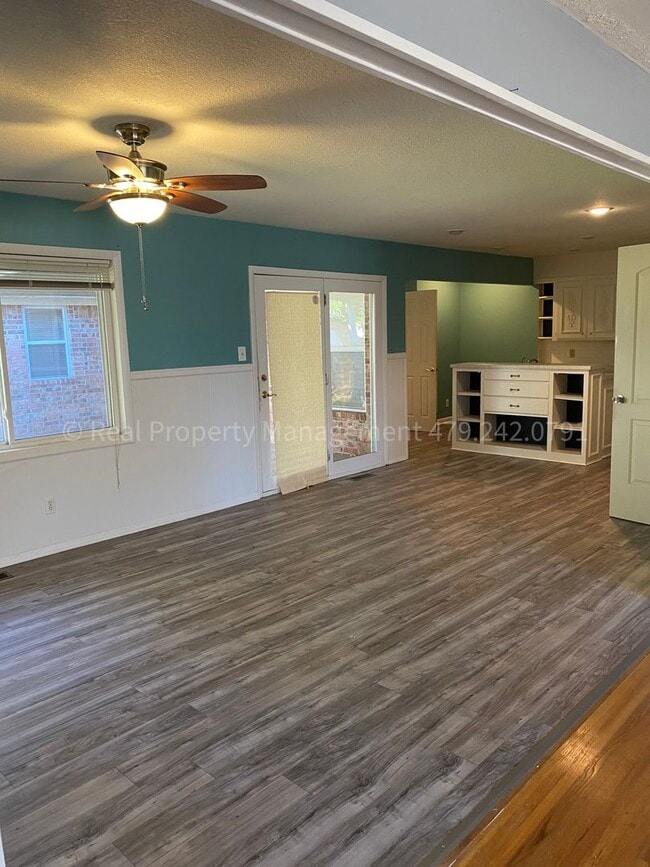 Photo - 1901 S 72nd St