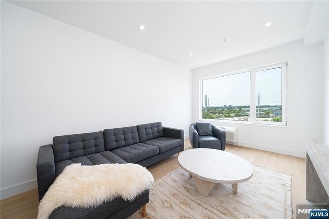 Photo - 3309 Liberty Ave Unit 204