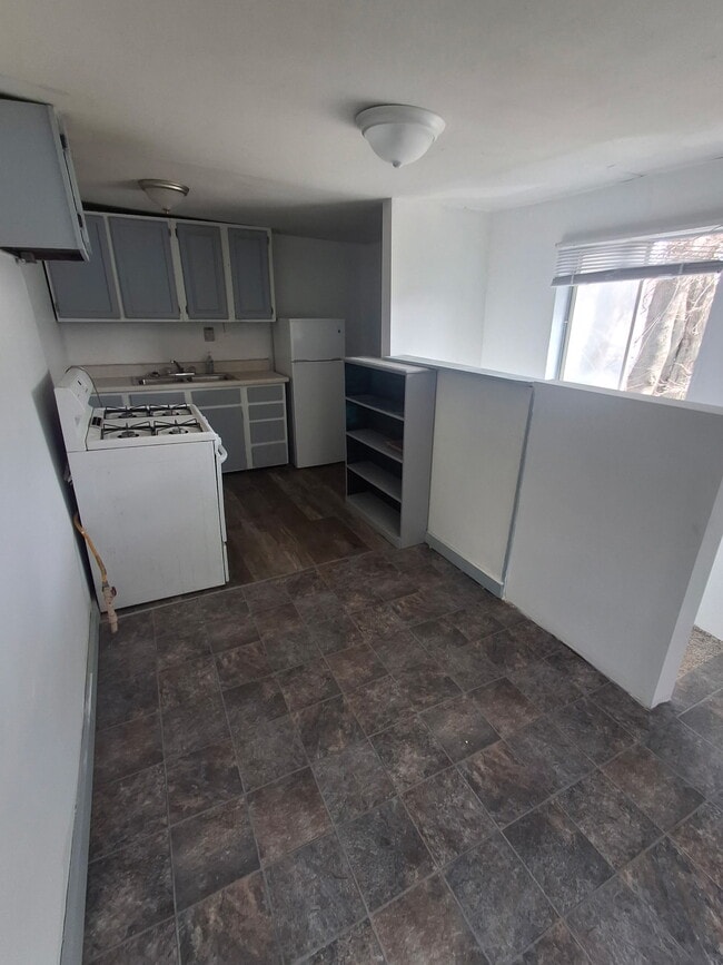 Photo - 1558 N Main St