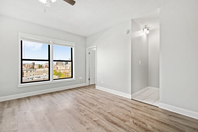 Photo - 4520 N Clarendon Ave Unit 708