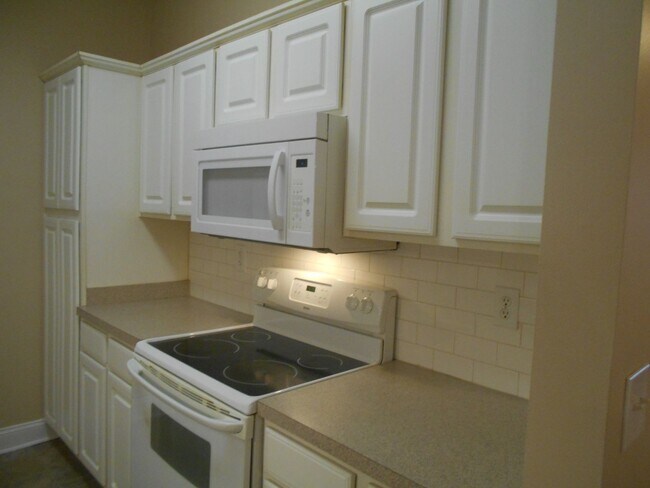 Photo - 3 bedroom, 2 bath condo at Fountain Pointe Unit 103