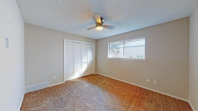 Photo - 2112 Chaucer St Condo Unit BEDROOM 1B - 654745