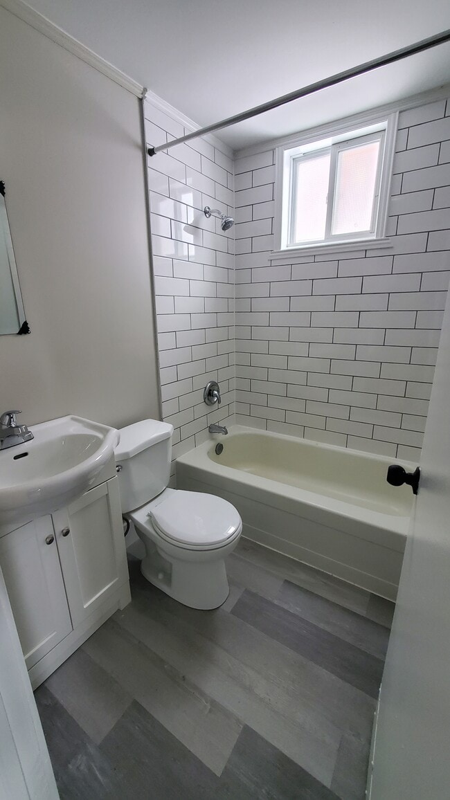 Building Photo - 245 Humphrey St Unit 2