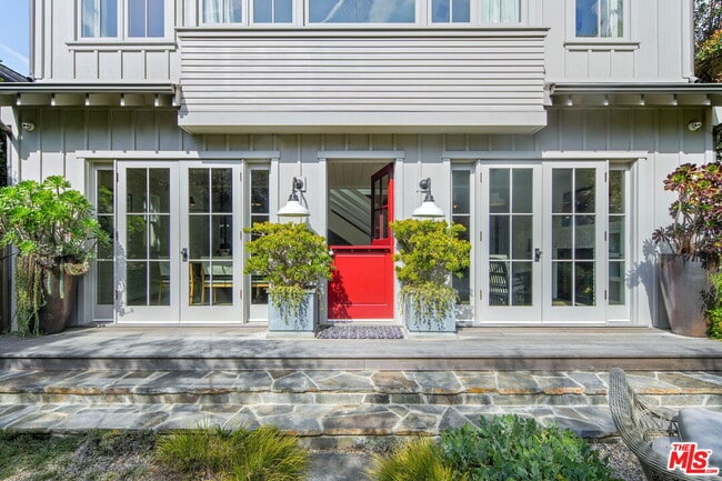 Photo - 821 Nowita Pl