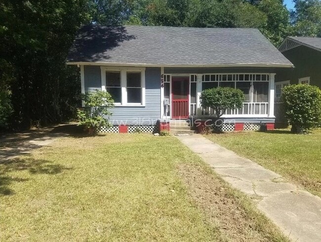 Building Photo - Great Highland home available!