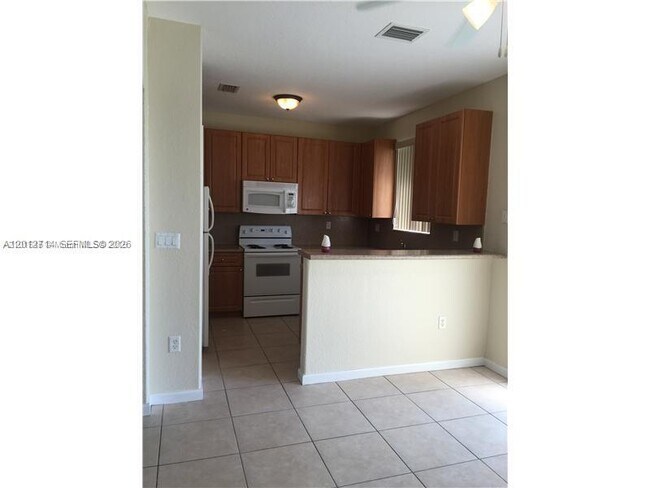 Building Photo - 1442 SE 24th Ct