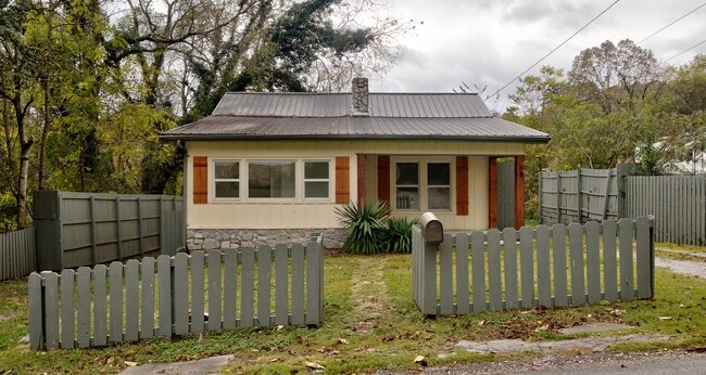 Building Photo - 65 Nason St