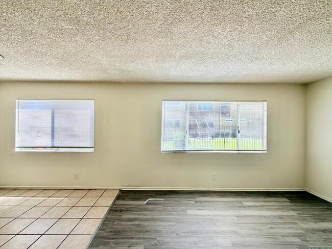 2042 E 19th St Unit B