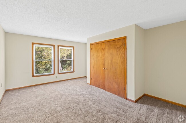 Building Photo - Fall 2025 Location! Location! Location! De... Rental