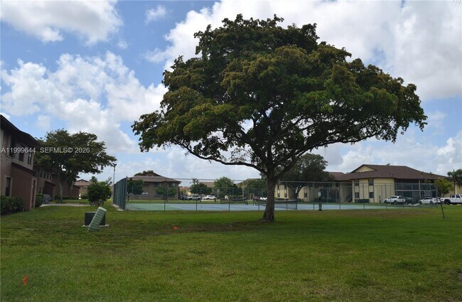 Photo - 10013 Winding Lake Rd Unidad 102