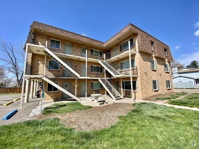 Building Photo - 3690 S Fox St Rental