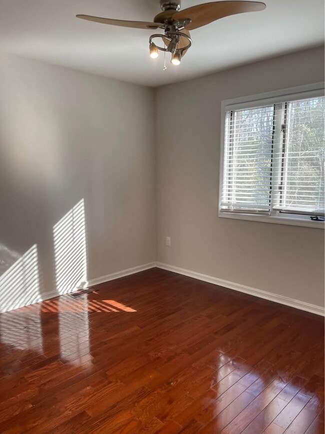 Building Photo - 3120 Creedon Dr Unit A: Room #1