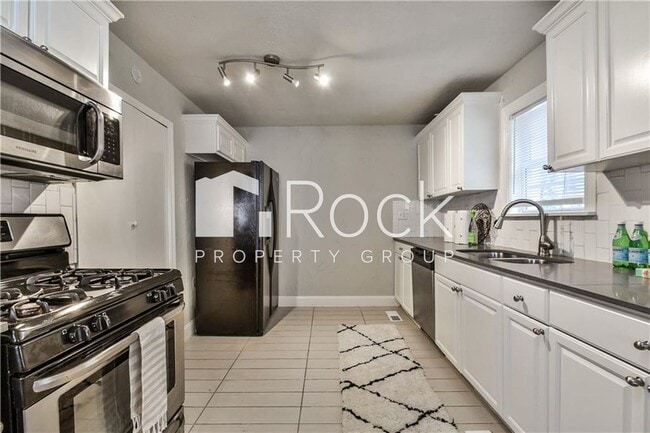 Photo - Beautifully Remodeled 4-Bedroom Home near ...