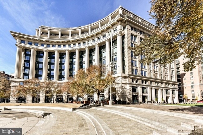 Building Photo - 801 Pennsylvania Ave NW Unit 1209