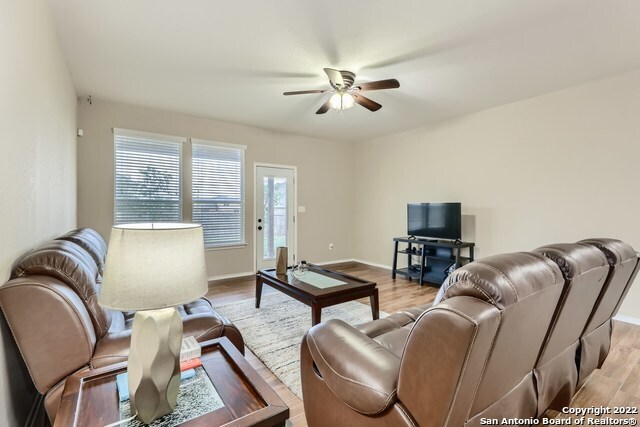 Photo - 322 Walnut Crest