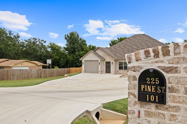 225 Pine St. - 225 S Pine St Unit 101