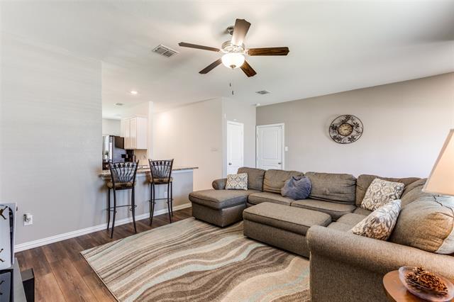 Photo - 507 Saffron St