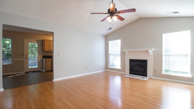 Photo - 642 Aspen St