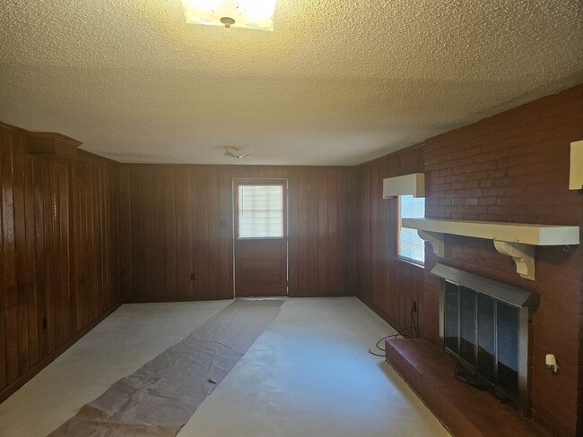 Photo - 2147 Jamestown Rd