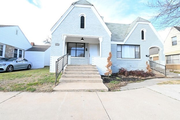 Building Photo - 1117 N Youngs Blvd