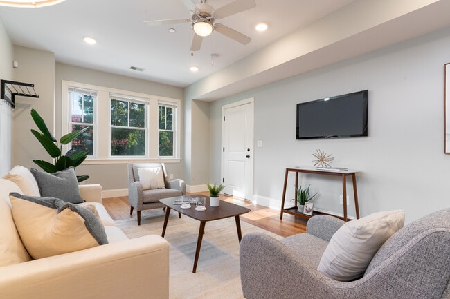 Photo - 2767 Washington St Unidad 2