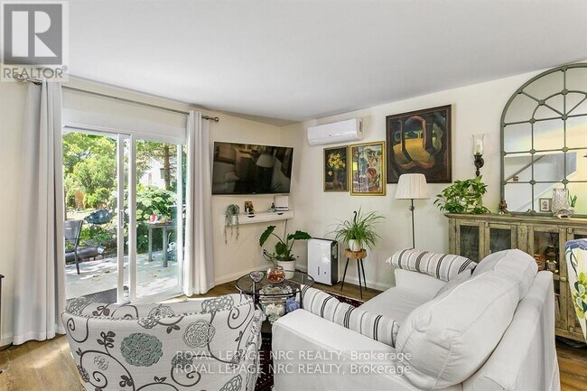 Photo - 3717 Hibbard St Unité #1