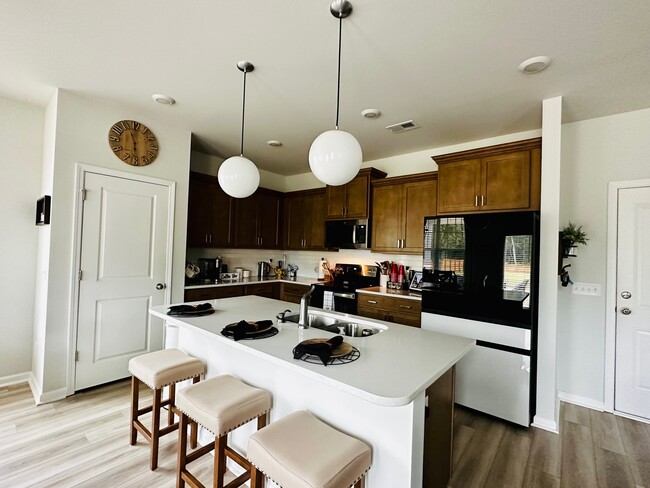 Photo - 37 Evan Wade Ct