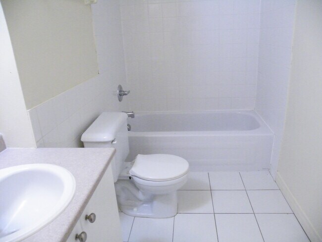 Bathroom - Sherwood Court