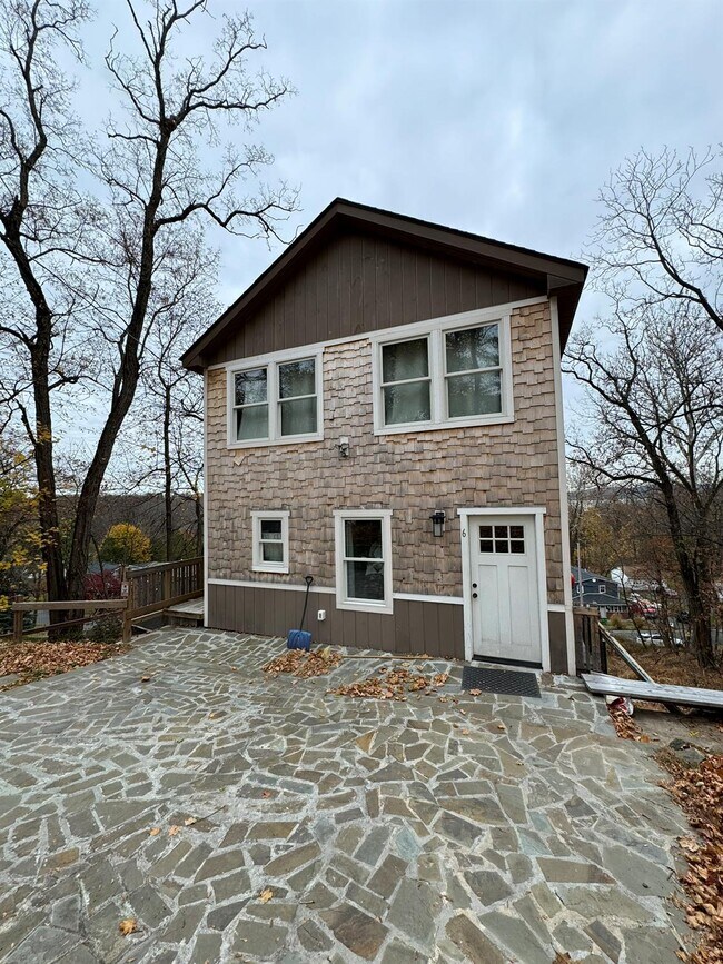 Building Photo - 6 Roosevelt Pl Rental
