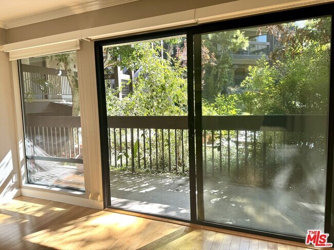 Photo - 950 Kings Rd Unidad 143