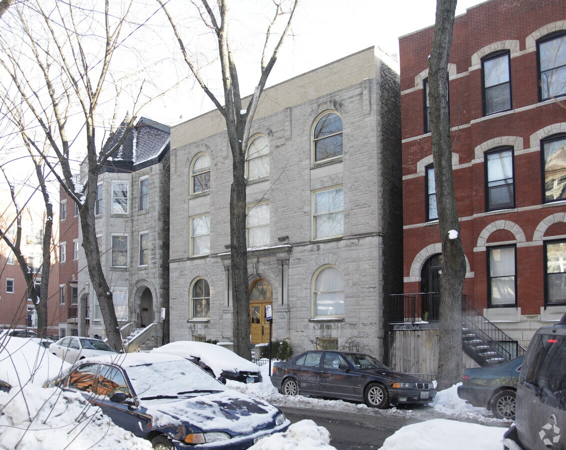 Photo - 707-709 W Briar Pl Apartments