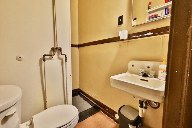 Photo - 452 W Doty St Unidad #1