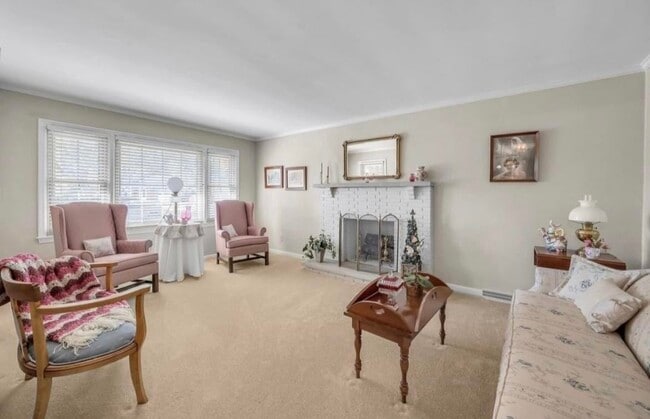 Photo - 1129 Claridge Dr