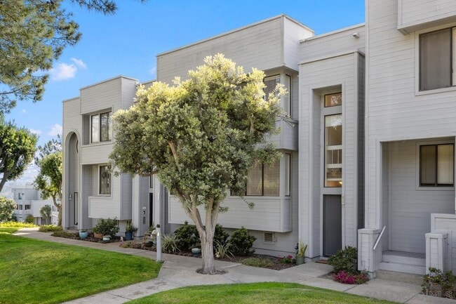 Building Photo - 810 America Way Rental