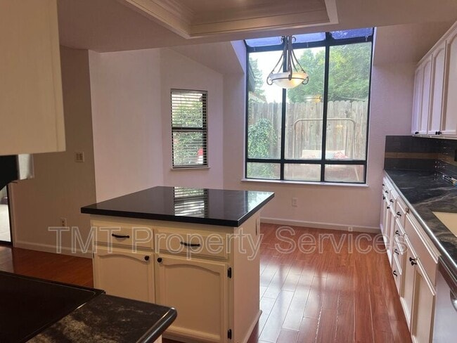 Photo - 7761 Roberts River Way