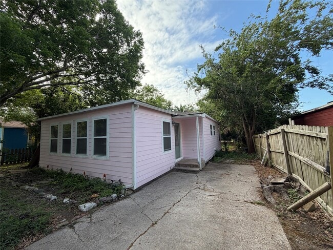 Photo - 303 Magnusson Ave