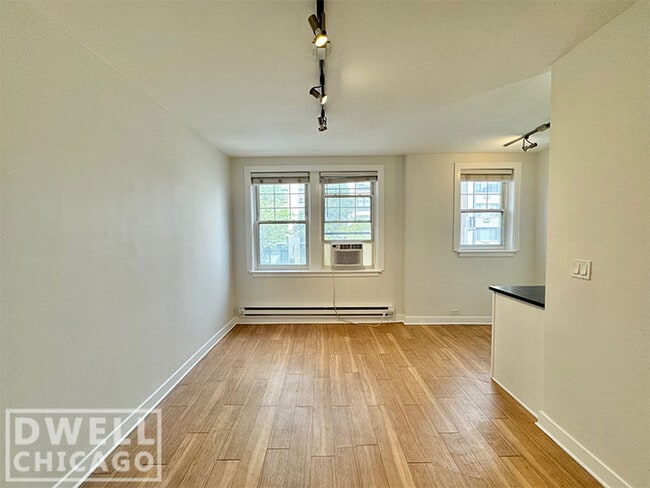 Photo - 515 W Belmont Ave Unit 1