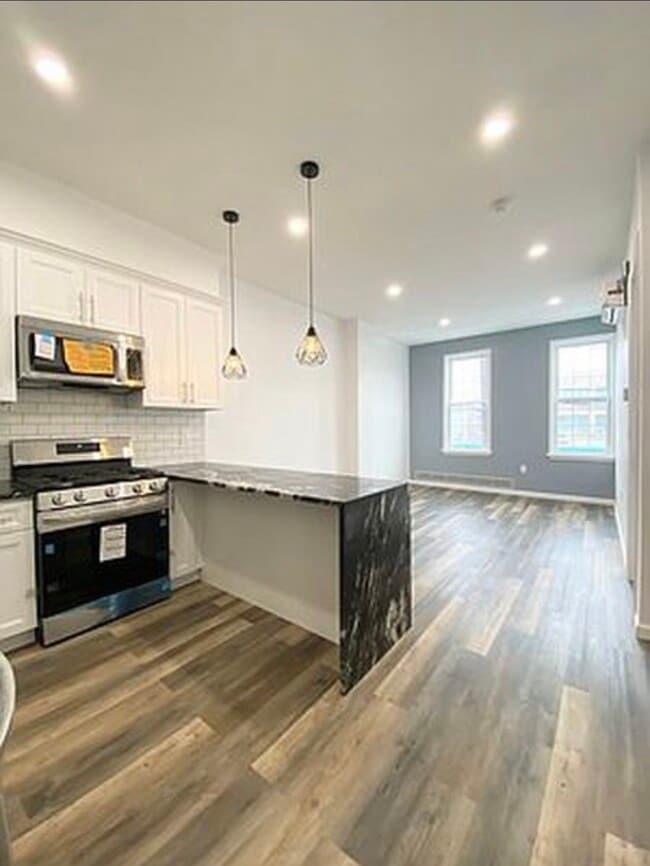 117 Wyckoff Ave Unit 3FL