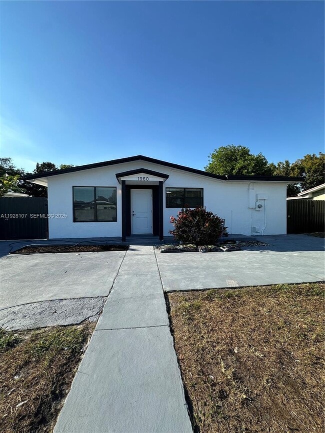 Building Photo - 1960 SW 68th Way